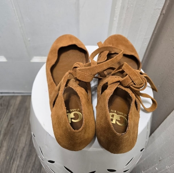 Gianni Bini Brown Strapped Leather Ankle Flats Size 7.5M🌴 - Picture 7 of 11